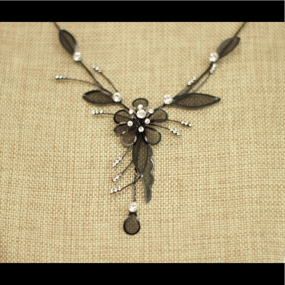 Beautiful Black Nifty Jewelry Set - Picture 2 of 3